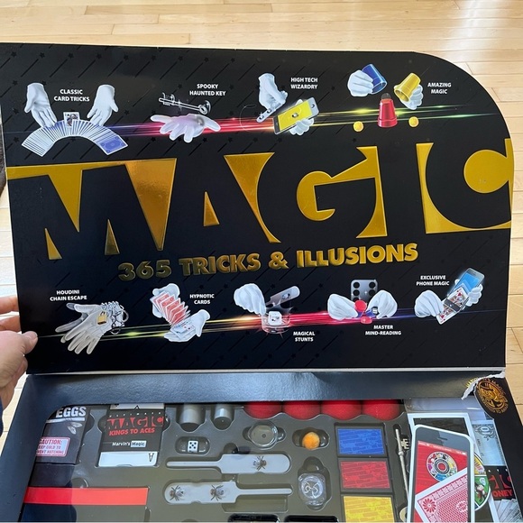 Marvin's Magic Ultimate Magic Set 365 Tricks & Illusions - Picture 6 of 8